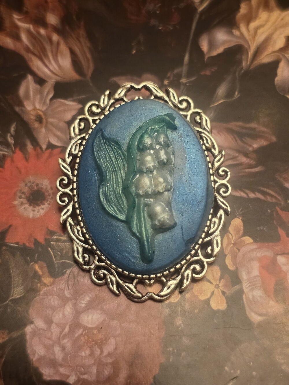 Charming Lily Of The Valley Floral Brooch In A Silver Tone Frame